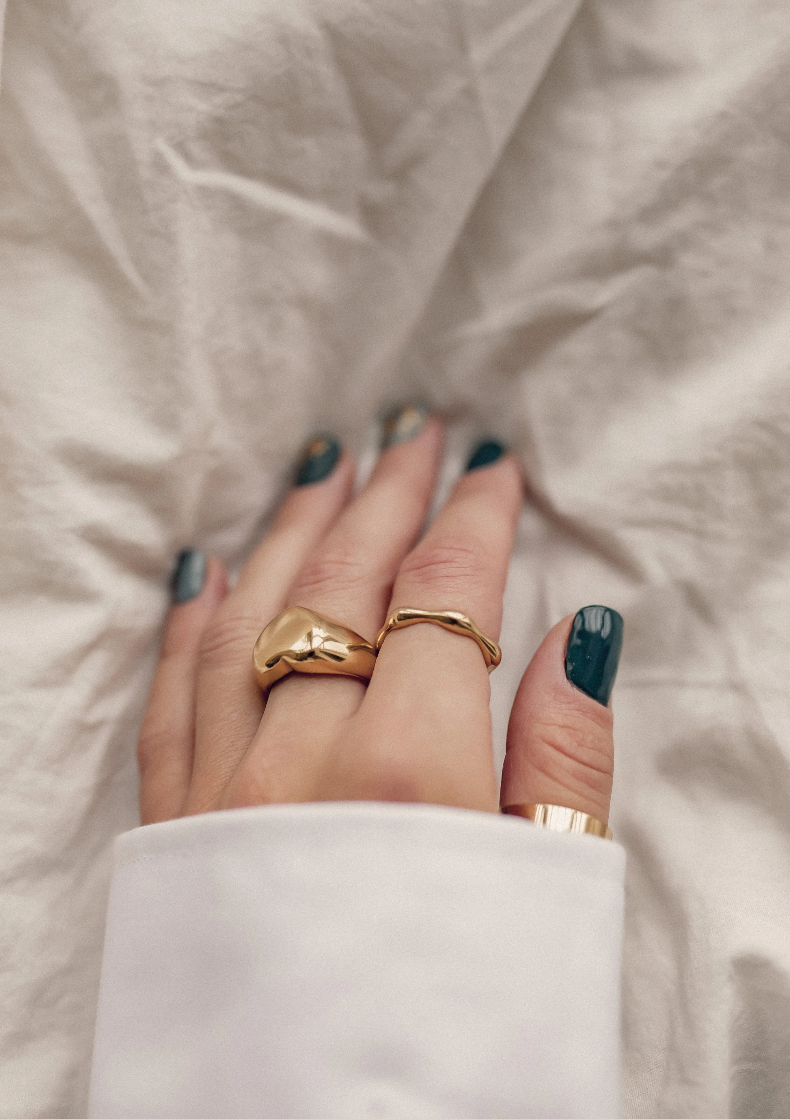 Chunky Heart Ring Gold - Image 4