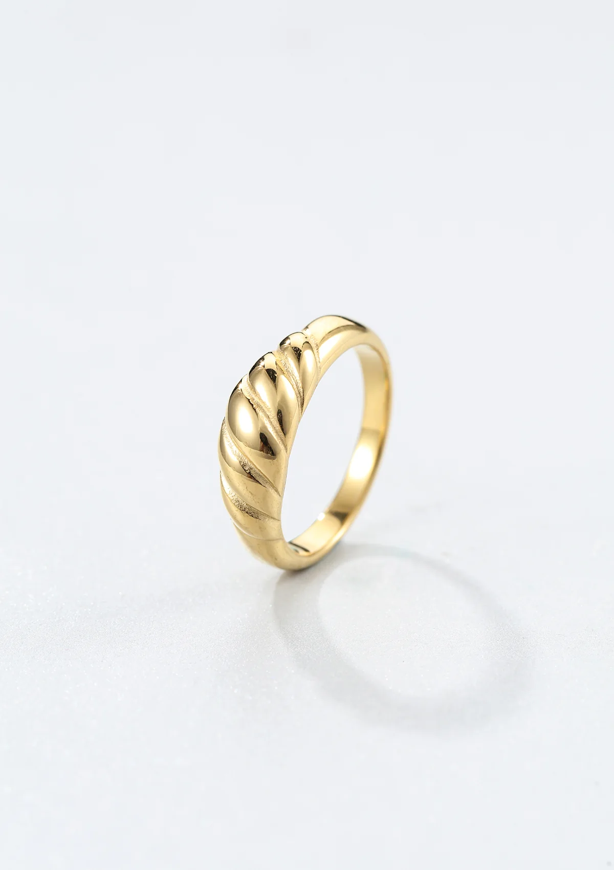 Croissant Dome Ring Gold - Image 3