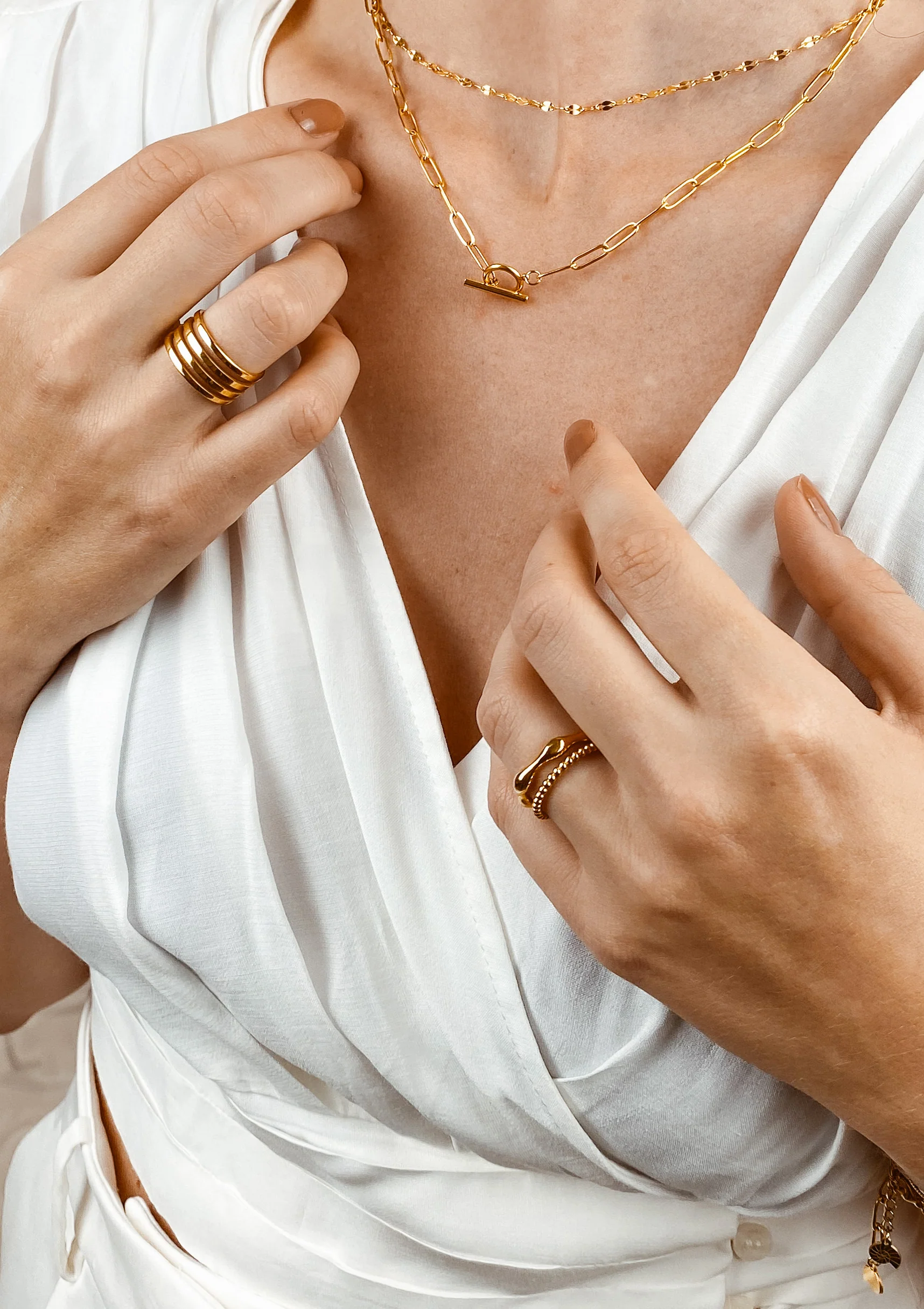 Delicate Choker Gold - Image 4