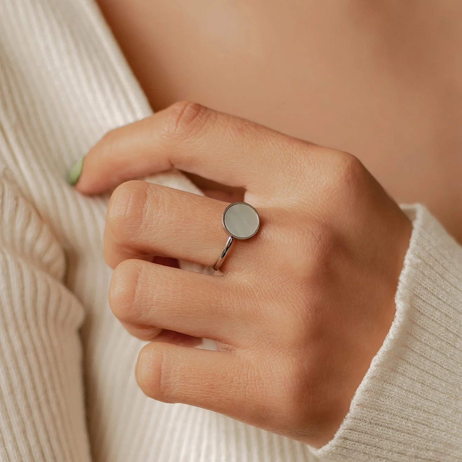 Delicate Circle Ring Rose Gold - Image 7