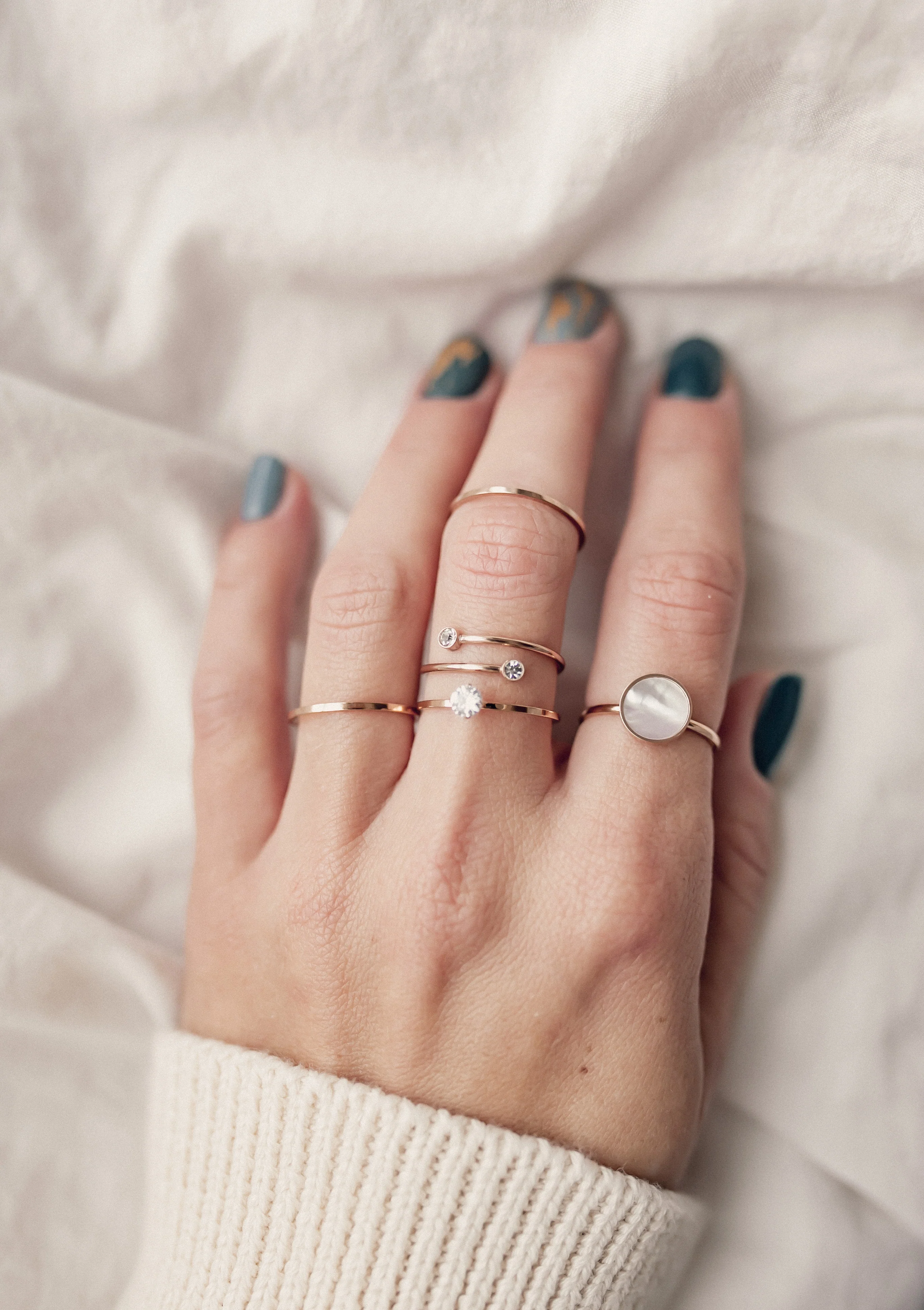 Delicate Circle Ring Rose Gold - Image 9