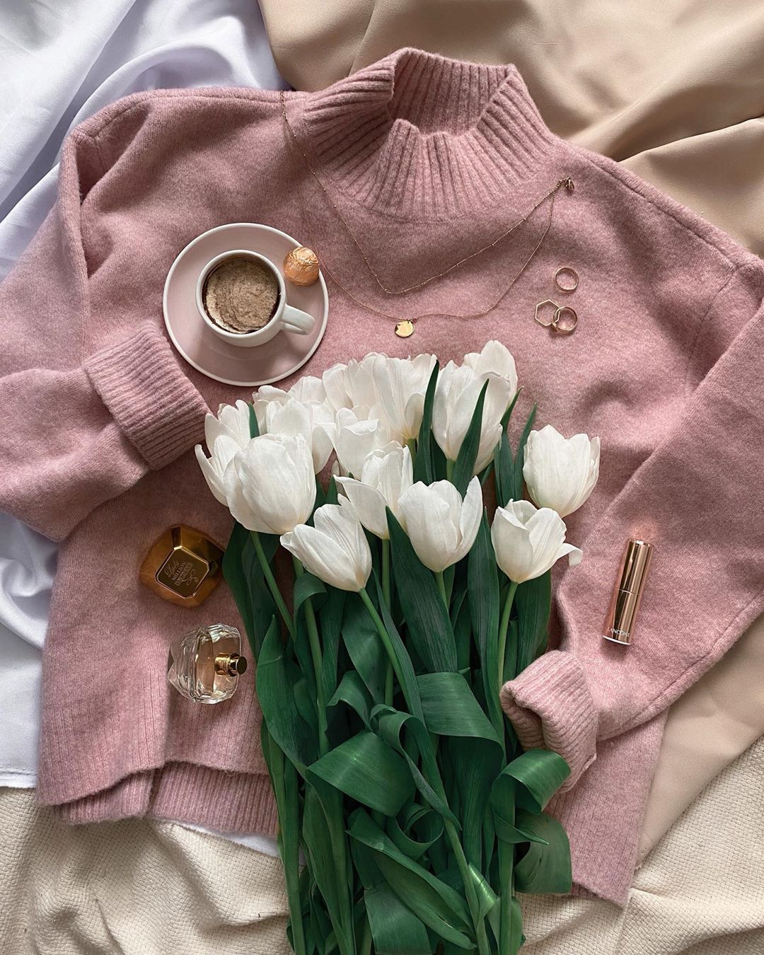 Layered Circle Necklace Gold - Image 8