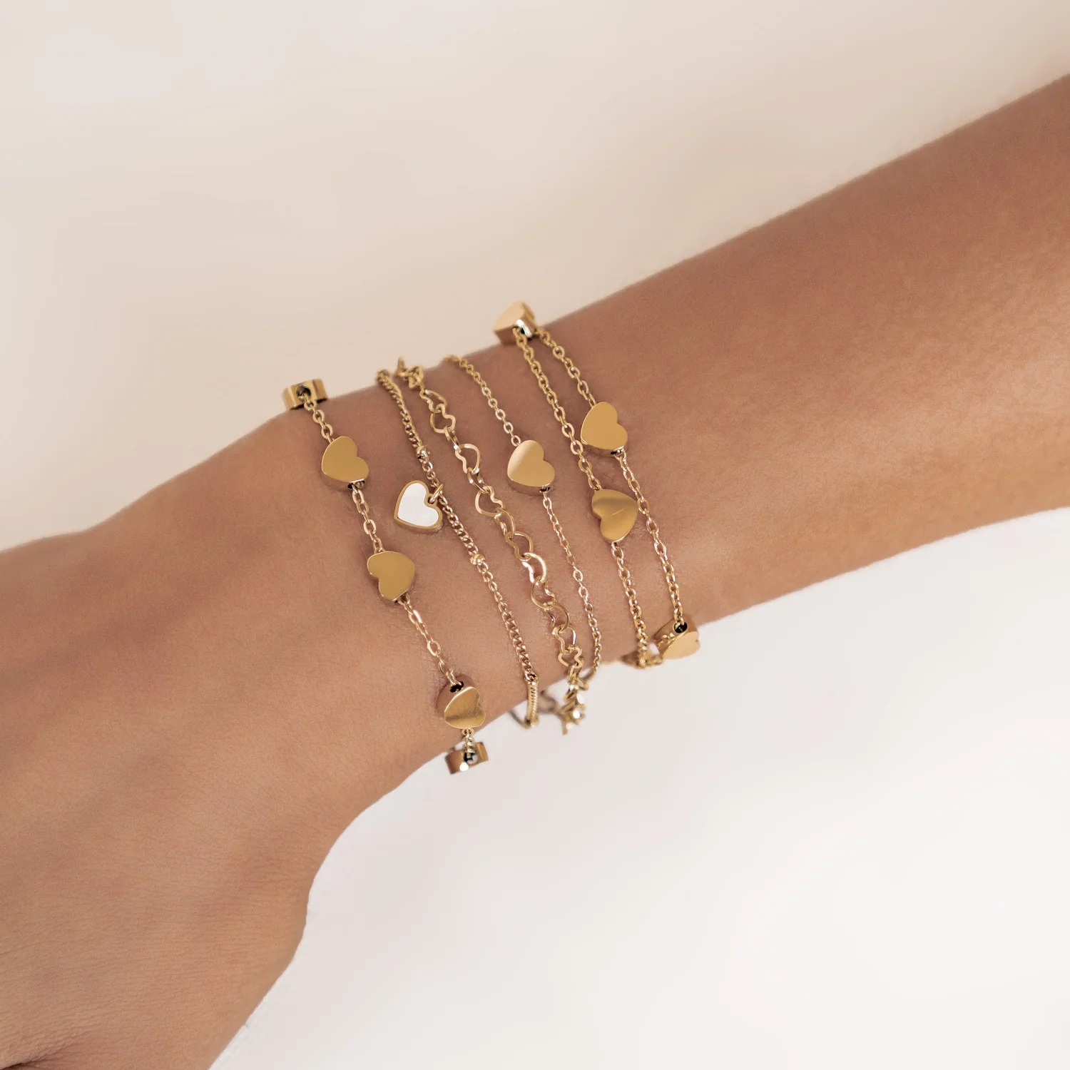 Shell Heart Pendant Chain Bracelet Gold - Image 5